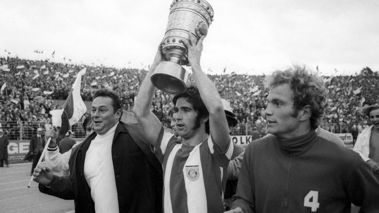 Bester DFB-Pokaltorschütze der Geschichte: Müller schoss in 62 Spielen 78 Tore. Dieses Bild zeigt den ''Bomber der Nation'' beim DFB-Pokalsieg 1971.
