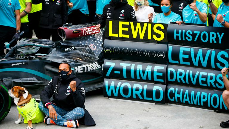 Historischer Tiumph! Lewis Hamilton feiert in Istanbul seinen siebten WM-Titel.