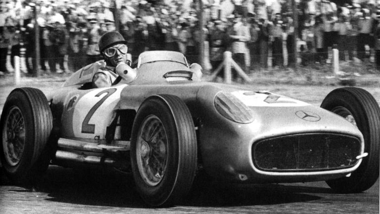 Juan Manuel Fangio: Wurde fünfmal Formel-1-Weltmeister. Mit 40 Jahren gewann er seinen ersten Titel, mit 46 Jahren und 31 Tagen wurde er zum ältesten Weltmeister aller Zeiten.