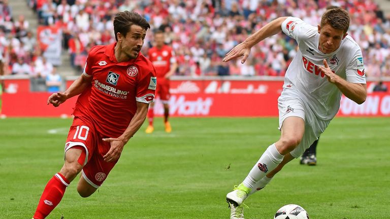 Der Stürmer fasste weder beim AC Milan noch bei Ajax oder Stoke so richtig Fuß, 2017 spielte er auch ein halbes Jahr für Mainz (elf Spiele, ein Tor). Mittlerweile hat es den 30-Jährigen in die MLS zu Montreal Impact gezogen.