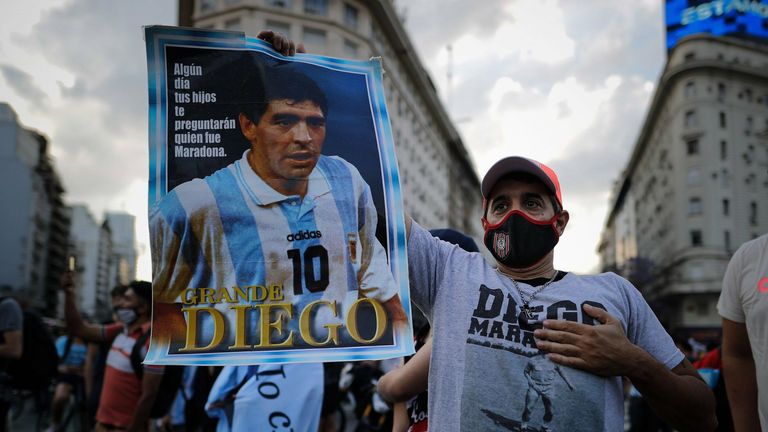 Die Argentinier sind stolz auf ihre Ikone. Auch auf den Straßen bringen sie dieses Gefühl zur Geltung.