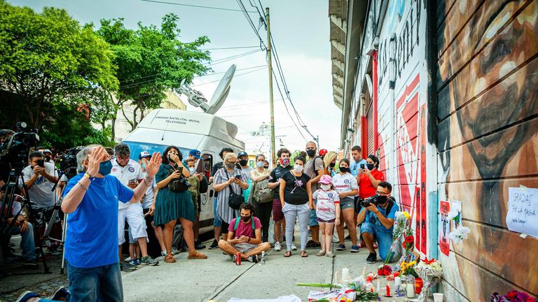 .......der ehemalige geniale Mittelfeldspieler wird in seiner Heimat angebetet und erreichte Legenden-Status. Nicht nur Südamerika verneigt sich vor dem Weltmeister von 1986.