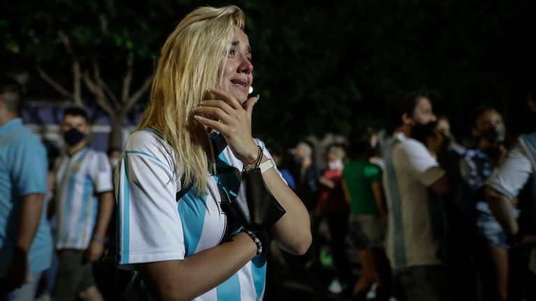 Echte Trauer und reale Emotionen für einen echten Star.