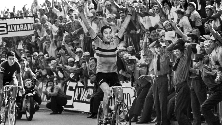 Radsport: Eddy Merckx gewann je fünfmal die Tour de France und den Giro d’Italia. Der Belgier trug das Gelbe Trikot bei der Tour insgesamt 96 Tage und holte 34 Etappensiege – Rekorde! Die UCI kührte ihn zum besten Radrennfahrer des 20. Jahrhunderts.