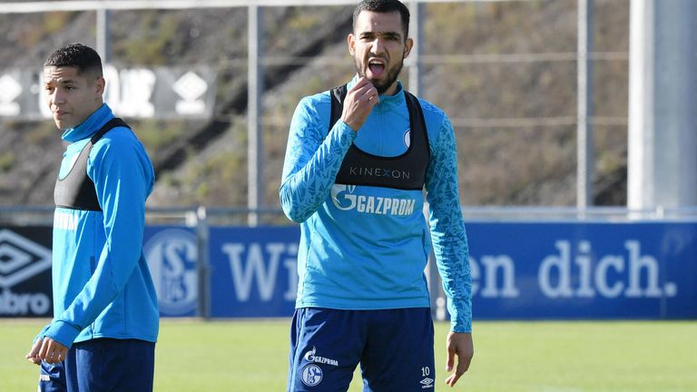 Nabil Bentaleb (r.) und Amine Harit wurden vom Schalker Mannschaftstraining ausgeschlossen.