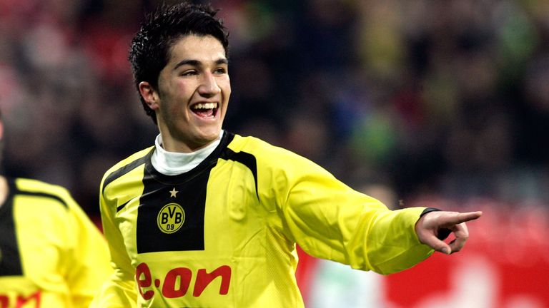 NURI SAHIN (16J/9M/25T): Der Türke ist aktuell noch der jüngste Bundesliga-Spieler der Geschichte. Nun könnte Sahin ausgerechnet von einem anderen BVB-Profi überholt werden. Youssoufa Moukoko steht vor seinem Debüt - mit 16 Jahren und einem Tag. 