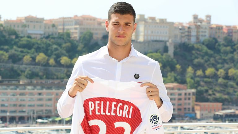 ITALIENISCHER MESSI: Mit 15 Jahren feierte Pietro Pellegri sein Debüt in der Serie A. "Wir haben den neuen Messi", frohlockte Genuas Präsident. Mit 16 Jahren folgte sein erstes Profi-Tor, mit 17 wechselte er für 21 Millionen Euro nach Monaco.