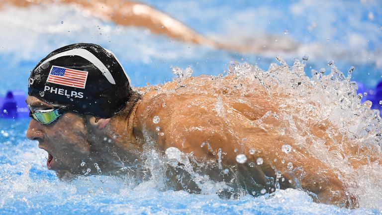 Schwimmen: Michael Phelps ist mit 28 Medaillen (23 Goldene) der erfolgreichste Teilnehmer an Olympischen Spielen. Seine erste olympische Goldmedaille gewann Phelps 2004, seine letzte 2016. Phelps wurde achtmal zum ''Weltschwimmer des Jahres'' gekürt.