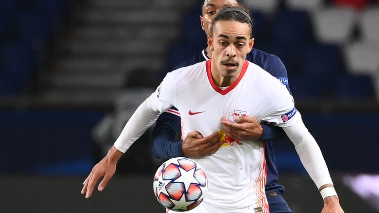 YUSSUF POULSEN: Hat es als einzige Spitze alles andere als leicht. Macht Bälle fest und holt Freistöße raus. Strahlt allerdings selbst zu wenig Torgefahr aus (Toschüsse?) - Note: 3