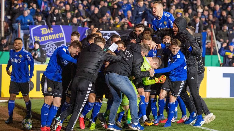 19/20: Saarbrücken - Düsseldorf (7:6 i.E., Viertelfinale)