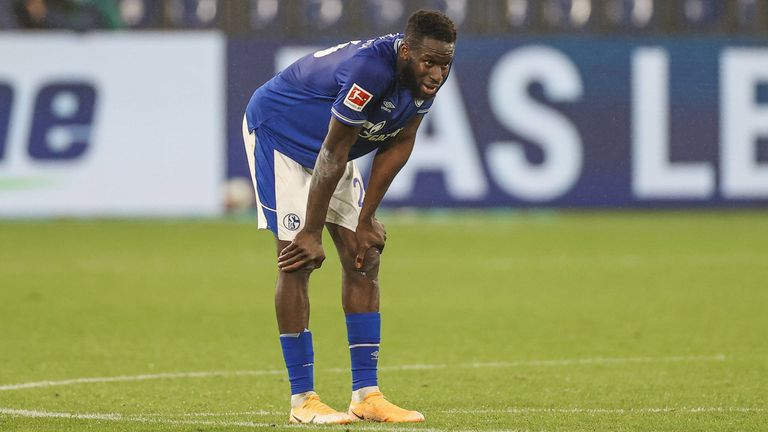 Schalkes Salif Sane droht eine wochenlange Pause.
