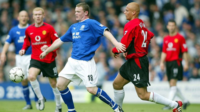 WAYNE ROONEY (16J/9M/25T): Gab als Eigengewächs des FC Everton sein Profi-Debüt und machte durch in 13 Jahren nachhaltig auf sich aufmerksam. Führte über Jahre die englische Nationalmannschaft als Kapitän an. Aktuell Spielertrainer bei Derby County.