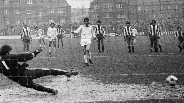 9. Platz: Werner Balte, 13/14 Elfmeter. Quote: 93%