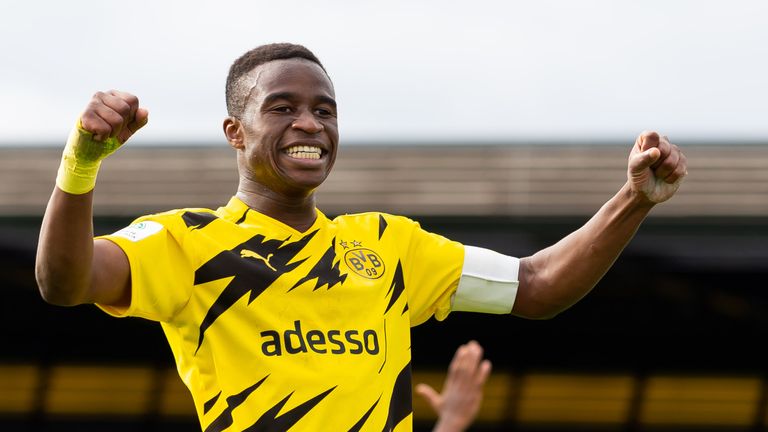 Youssoufa Moukoko könnte am Samstag zum jüngsten Bundesliga-Spieler der Historie avancieren.