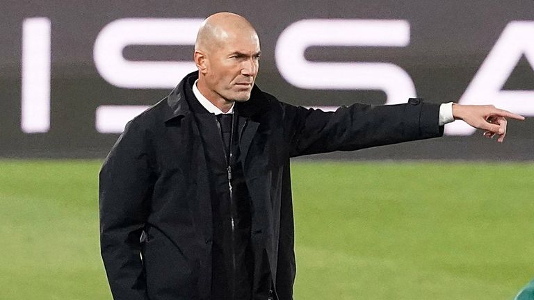 Zinedine Zidane (Real Madrid): Im Amt bis 2022. Schon von 2016 bis 2018 die Königliche an der Seite begleitet (dreimal CL-Gewinn). Seit März 2019 erneut als Coach bei den Los Blancos. Letztes Jahr die Spanische Meisterschaft gewonnen.