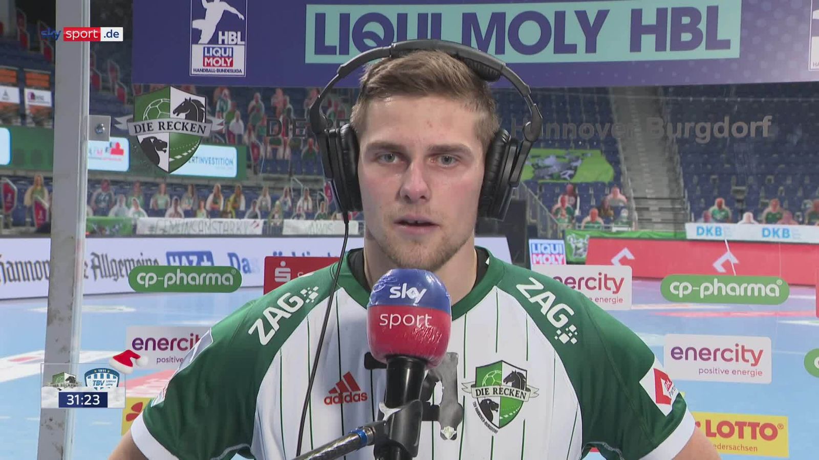 Handball Video Ein fröhlicher Vincent Büchner nach dem Sieg Handball