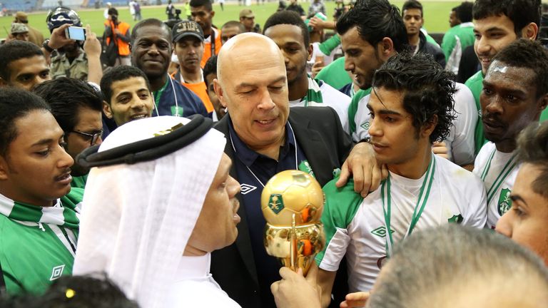 Al-Ahli Dschidda: 2014 - 2016 und 2016 - 2017 - 1x Saudischer Meiter (2016), 1x Saudischer Pokalsieger (2016), 1x Kronprinzenpopkal-Sieger (2015)