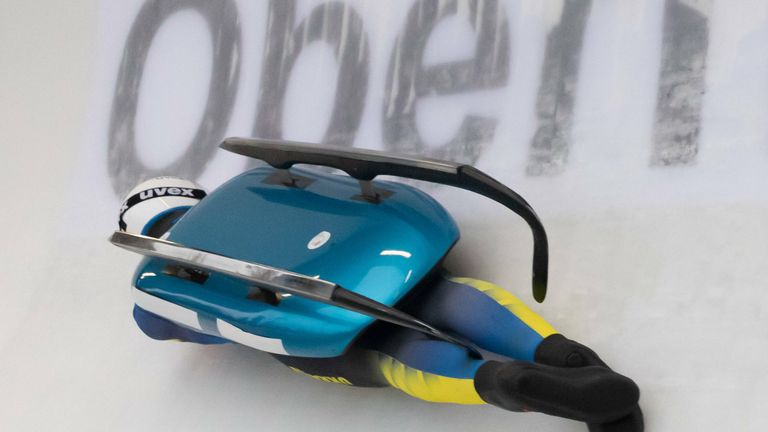 2020 Bilder des Jahres, Sport 02 Februar Sport Themen der Woche KW05 Sport Bilder des Tages Anton Dukach (UKR, Ukraine) rutscht unter dem Schlitten die Bahn entlang, 01.02.2020, Oberhof (Deutschland), Viessmann Luge World Cup Oberhof *** Anton Dukach UKR, Ukraine slides under the sled along the track