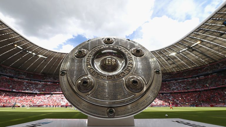 Spätestens beim Bundesliga-Saisonfinale am 22. Mai 2021 weiß Fußball-Deutschland, welcher Klub die Meisterschale in die Höhe reißen darf. In den vergangenen acht Jahren war dies der FC Bayern München. Die BL-Saison könnt Ihr LIVE auf Sky verfolgen. 