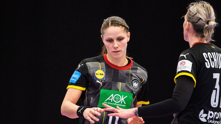 Enttäuschte Gesichter bei den deutschen Handballerinnen nach dem verpassten Halbfinale.