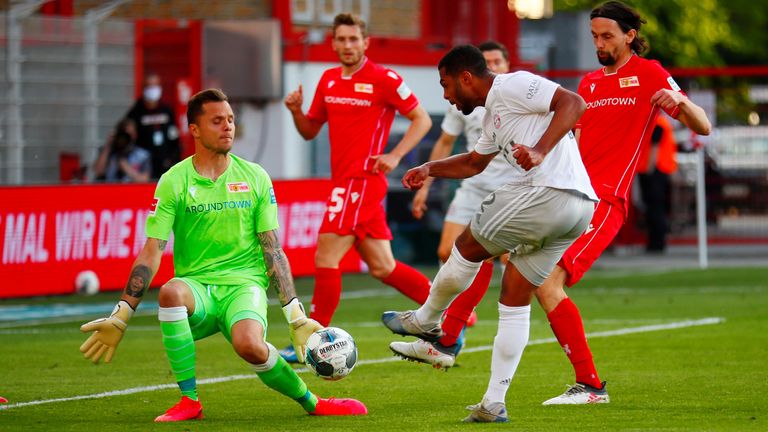 17. Mai: Bayern München gewinnt das erste Spiel nach der Corona-Pause mit 2:0 gegen Union Berlin. 