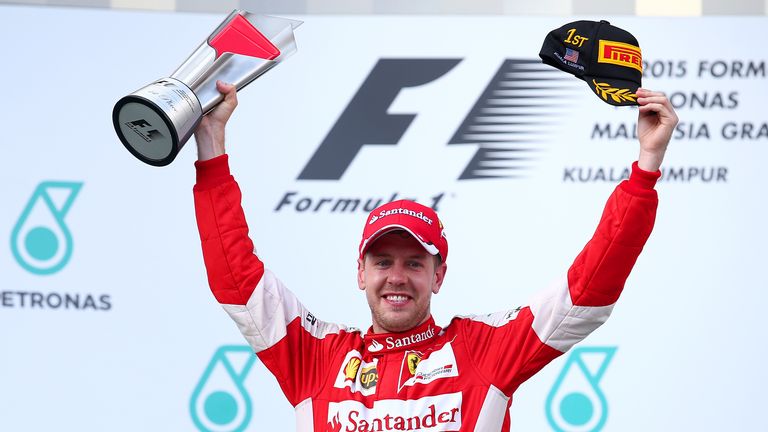 2015: Vettel erwischte einen guten Start bei Ferrari. Beim GP von Malaysia, also im zweiten Rennen der Saison, feierte er seinen ersten Sieg für Ferrari.