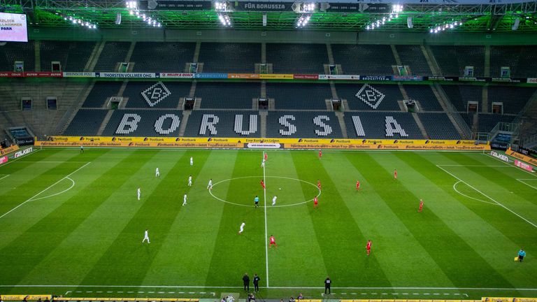 11. MÄRZ: Die Partie zwischen Gladbach und Köln ist das erste Geisterspiel, bevor am 13. März der Spielbetrieb in der Bundesliga und 2. Bundesliga ausgesetzt wird. Eine lange sportfreie Pause soll folgen.