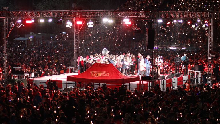 Das Weihnachtslieder-Singen von Union Berlin kann in diesem Jahr nicht im Stadion stattfinden.