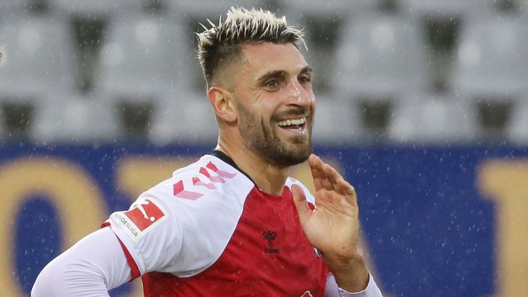 Gute Form, gute Laune. Vincenzo Grifo war in den vergangenen fünf Bundesliga-Spielen jeweils an mindestens einem Tor direkt beteiligt – eingestellter Vereinsrekord seit det. Datenerfassung 2004/05. Das gelang nur Sebastian Freis im Herbst 2013.