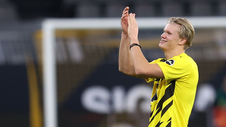 Applaus, Applaus: Erling Haaland hat in seinen ersten 23. BL-Spielen 23 Tore geschossen - Bundesligarekord! Zudem stellte er am 8. Spieltag einen BVB-Rekord ein. So wie Pierre Emerick Aubameyang 2017/18 traf er an den ersten acht Spielen zehn Mal.