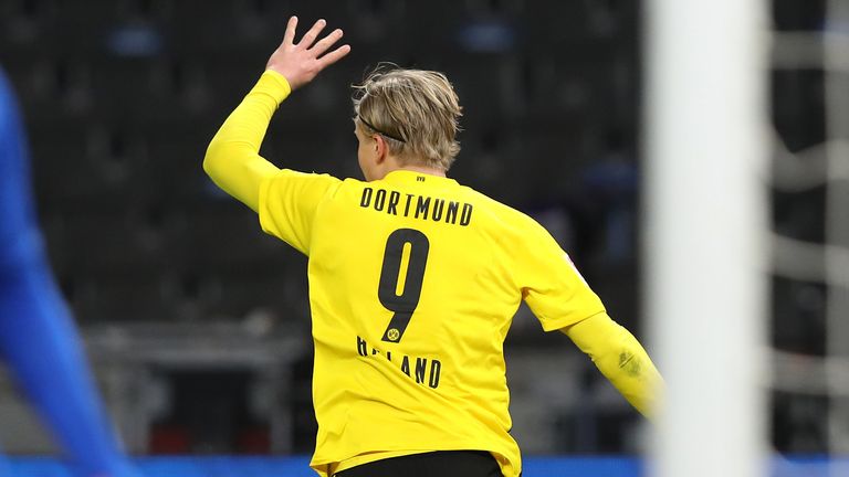 Genau nachgezählt: Erling Haaland wurde mit seinem Viererpack beim 5:2-Sieg des BVB gegen Hertha zum jüngsten Viererpacker der Liga. Er löste damit Luka Jovic um 177 Tage ab.