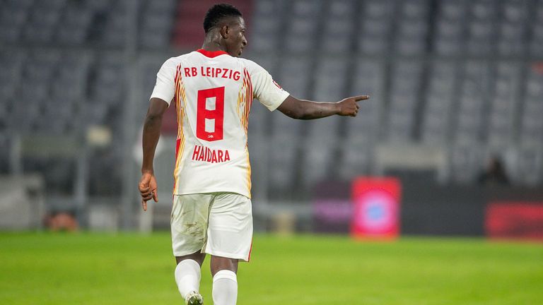 Amadou Haidara RB Leipzig, #08), nach Tor zum 2:2 durch Justin Dean Kluivert (RB Leipzig, #21),..GER, FC Bayern Muenchen vs. Rasenball Sport Leipzig, Fussball, Bundesliga, 10. Spieltag, Spielzeit 2020/2021, 05.12.2020,..DFB/DFL regulations prohibit any use of photographs as image sequences and/or quasi-video., ..Foto: EIBNER/Sascha Walther/POOL