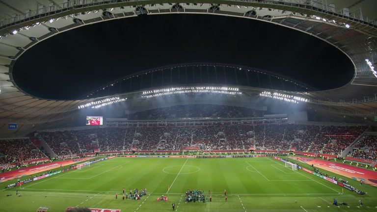 Die Klub-WM findet aufgrund der Corona-Pandemie nicht wie geplant im Dezember statt, sondern Anfang des neuen Jahres. Im Turniermodus werden sieben Mannschaften (u.a. der FC Bayern) um den Titel spielen. Dieser wird nach dem Finale am 11.2. vergeben.