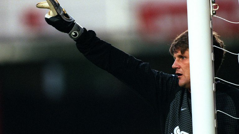 Platz 7: John Lukic/England (Arsenal), Lazio gegen Arsenal (17.10.2000), 39,85 Jahre (Champions League)