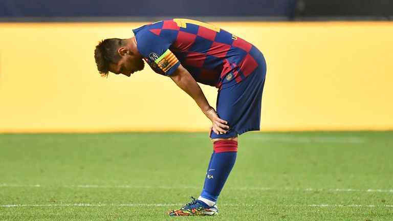 14. AUGUST: Lionel Messi wollte wahrscheinlich gerne im Boden versinken. Er hatte gerade das Champions-League-Halbfinale gegen den FC Bayern mit 2:8 verloren.