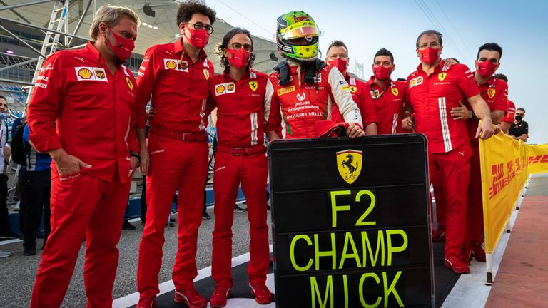6. Dezember: Mick Schumacher wird Formel-2-Champion. In der kommenden Saison ährt er für das Team Haas in der Formel 1.