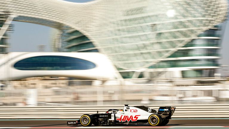 15.12.2020: Mick Schumacher dreht bei der Young Drivers Challenge in Abu Dhabi über 100 Runden in seinem neuen Auto.