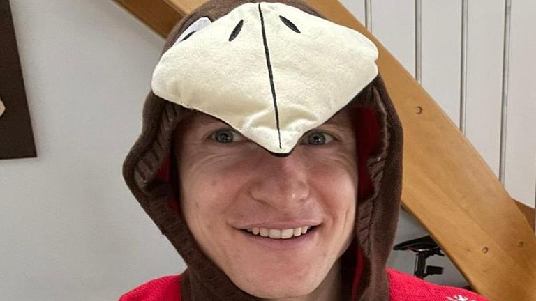 Sebastian Rode verkleidet sich als Adler, dem Wappentier von Eintracht Frankfurt. (Quelle: https://twitter.com/Sebastianrode20)