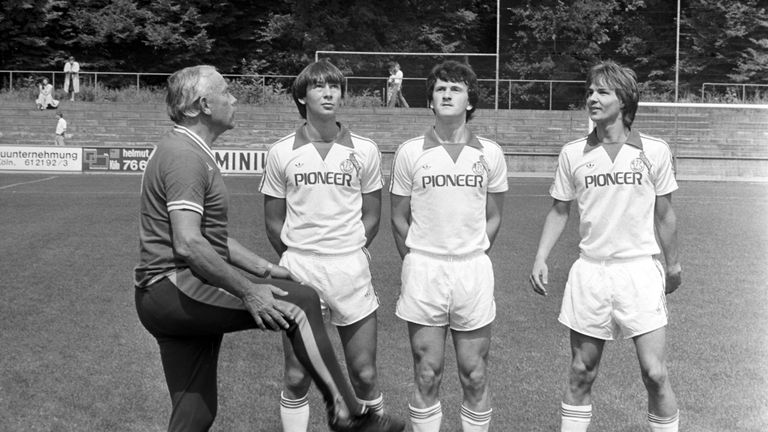 Rudolf Müller (r.): 4711 Tage Differenz.