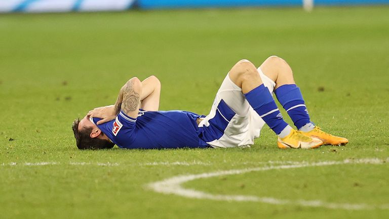 Vier Punkte nach 13 Spielen ist die schwächste Zwischenbilanz der Schalker Bundesligahistorie. S04 ist überhaupt erst das 5. BL-Team mit vier oder weniger Punkten zu diesem Zeitpunkt, alle anderen stiegen am Ende auch ab.