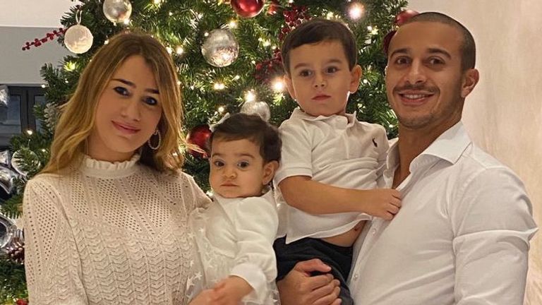 Thiago feiert mit seiner Familie. (Quelle: https://twitter.com/Thiago6)