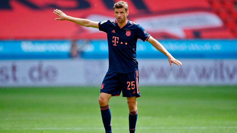 7. April: Thomas Müller verlängert seinen Vertrag bei Bayern München wie erwartet vorzeitig um zwei weitere Jahre. 