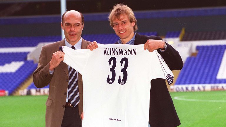 Tottenham Hotspur: 1997 - 1998 - in der Saison 97/98 rettet er die Spurs vor dem Abstieg. Zu Beginn der Saison 98/99 wurde er entlassen.