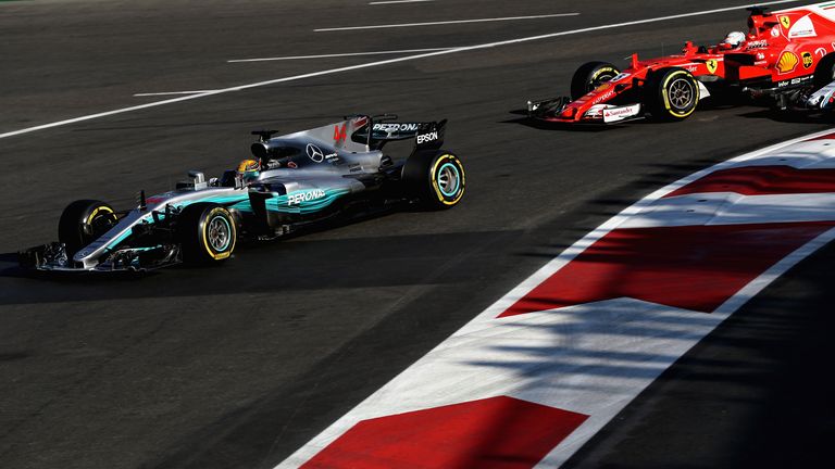 2017: Nach seinem tollen Start brennen Vettel die Nerven durch. In Baku kommt es in einer Safety-Car-Phase zu einem Stoß mit Hamilton, der vor dem Restart das Tempo verlangsamte. In Monza verliert er wieder einmal die WM-Führung.