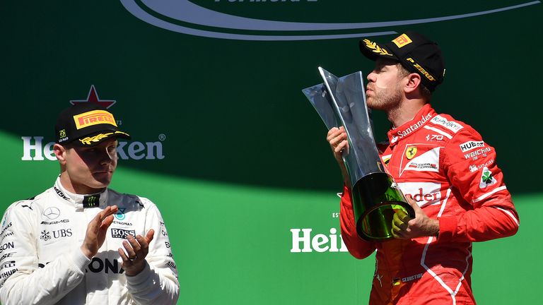 2017: Ein Sieg in Brasilien hilft Vettel am Ende nicht mehr weiter. Er wird Vize-Weltmeister hinter Lewis Hamilton. 
