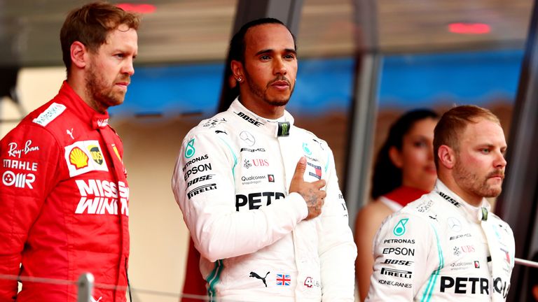 2019: Die Dominanz von Mercedes wird größer. In den ersten sechs Rennen muss Vettel sich hinter den Silberpfeilen einreihen. Er schafft es nur dreimal aufs Podest. Zu wenig für den WM-Titel.