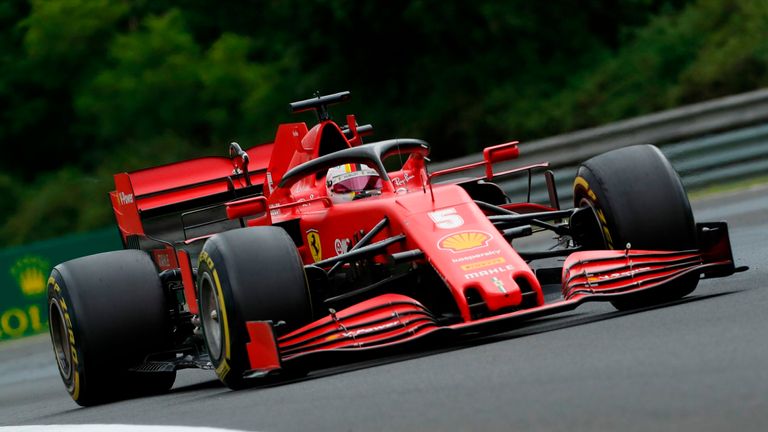 2020: Es sollte die schlechteste Saison für Vettel bei Ferrari werden. In den ersten 13 Rennen fährt er nur sechs Mal in die Punkte. Dabei ist der sechste Platz in Ungarn sein bestes Ergebnis.