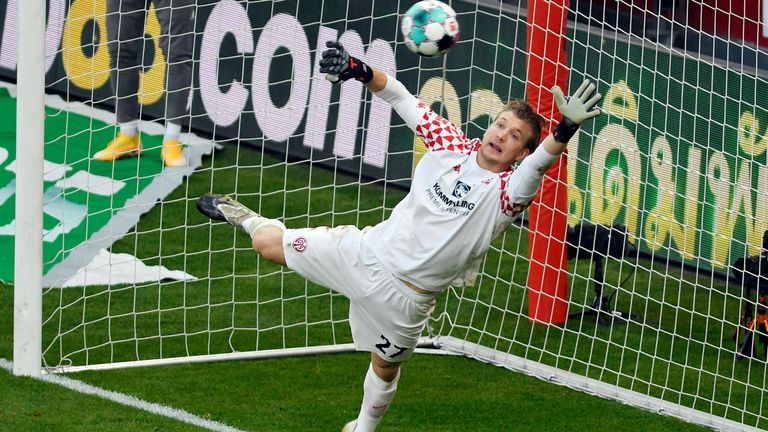 PARADEN: Platz 1: Robin Zentner (FSV Mainz 05) - 51
Platz 2: Rafal Gikiewicz (FC Augsburg) - 50
Platz 3: Stefan Ortega (Arminia Bielefeld) - 49