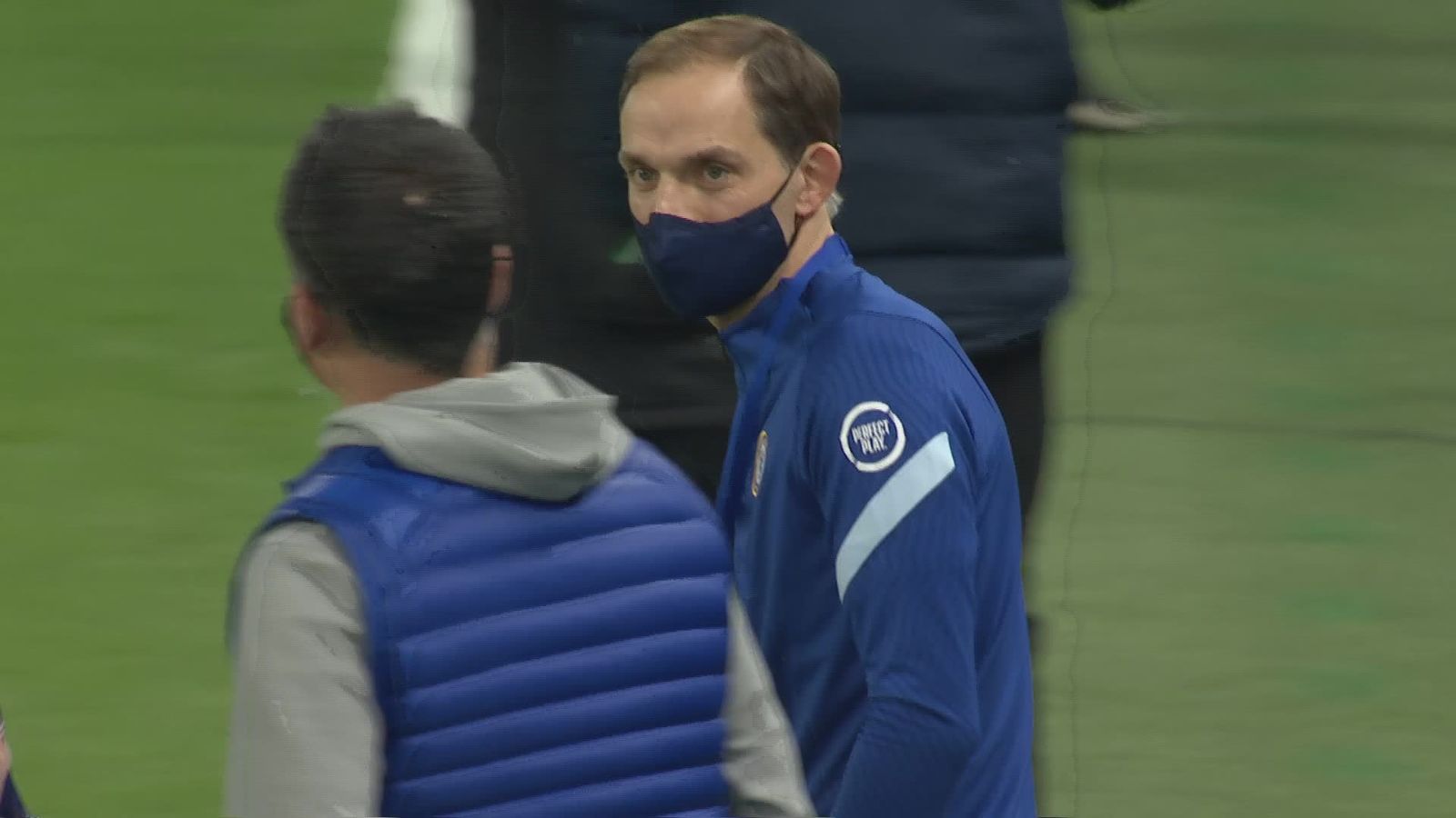 Noch 45 Minuten bis zum Anpfiff: Tuchel schaut sich den ...