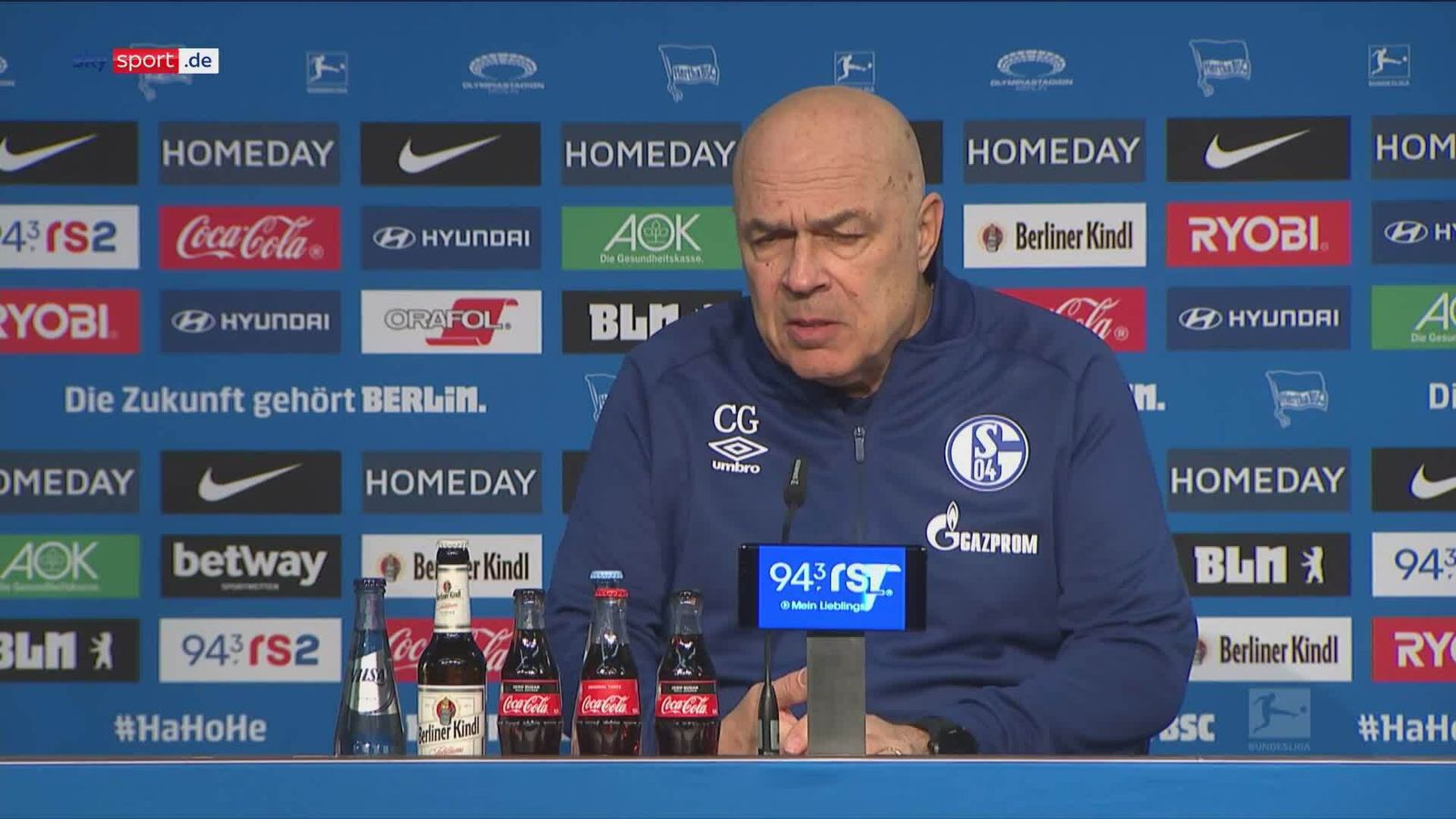 Schalke Video: Trainer Christian Gross nach der Niederlage ...